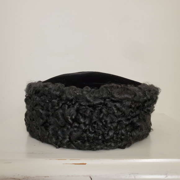 40s 50s Black Persian Lamb & Velvet Cossack Style Pillbox Tilt Hat - Picture 8 of 16